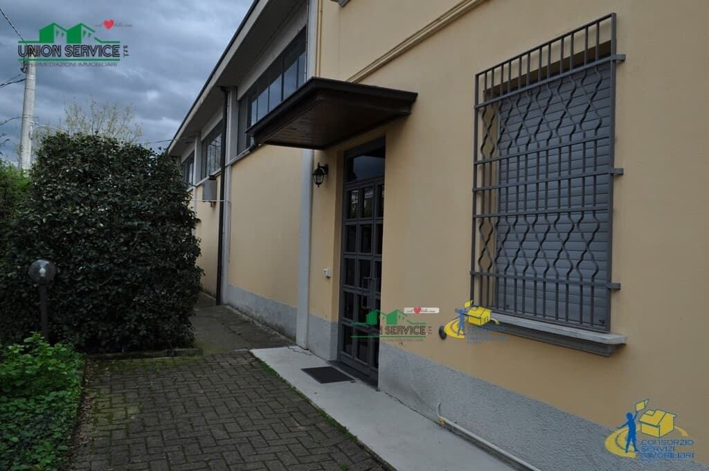 Capannone con unità abitativa a e ampio cortile · Sala Baganza · Rif. 1120 · foto 12